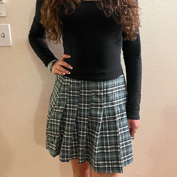 Hollister Dresses & Skirts - Hollister Plaid Pleated Skirt S